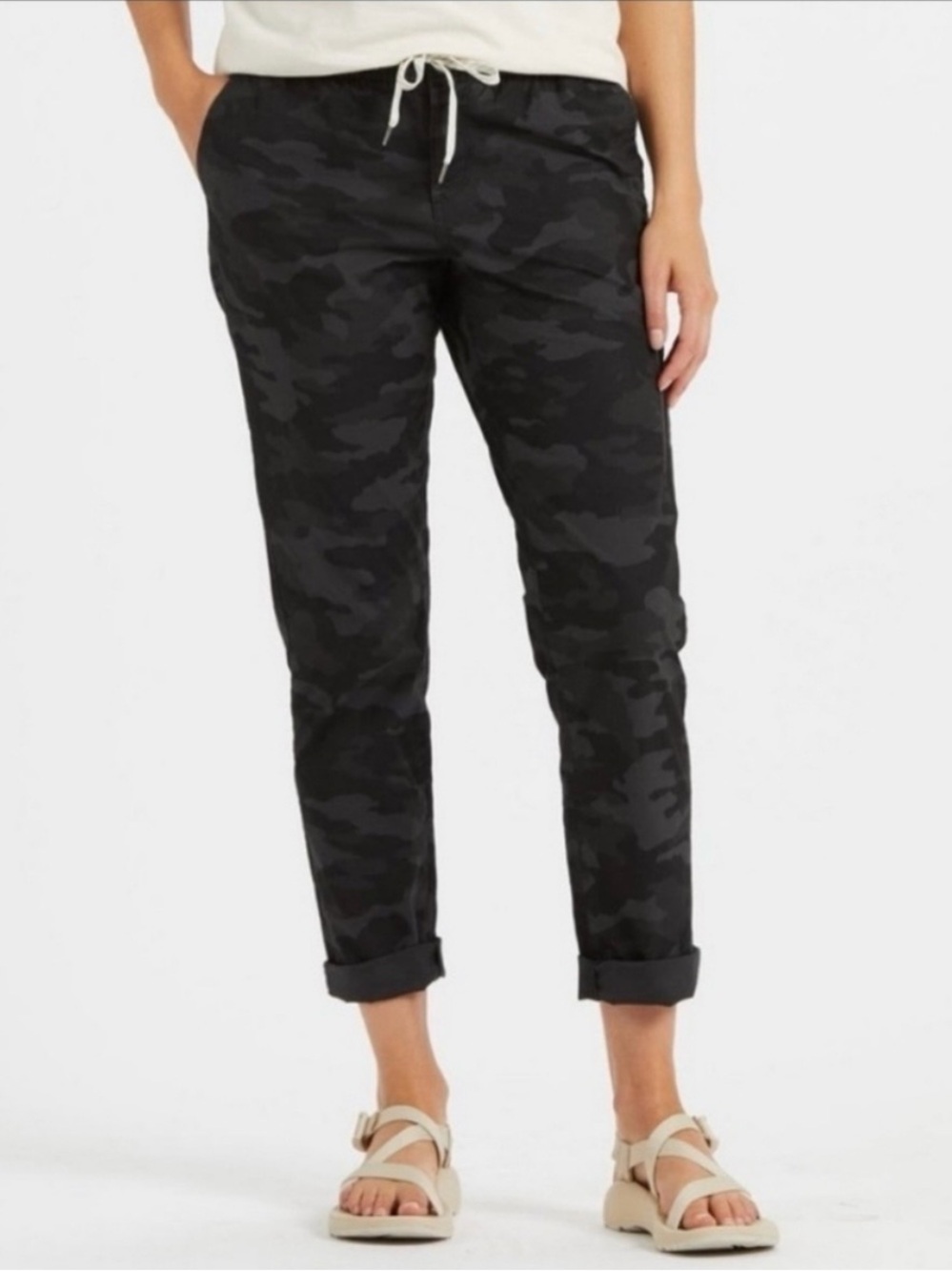Vuori Women’s Ripstop Pant in Black Camo Size Large